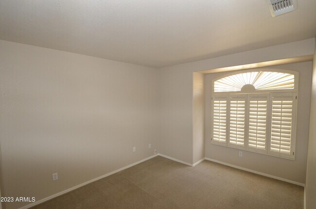 Building Photo - 871 W Horseshoe Ave