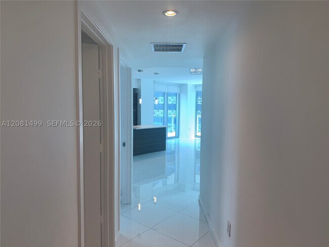 Building Photo - 1100 S Miami Ave
