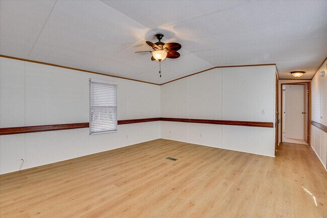 Building Photo - 892 W Five Notch Rd