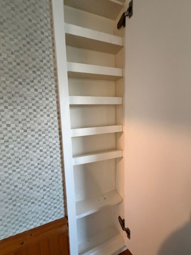 Building Photo - Charming 3-Bedroom Home on a Corner Lot