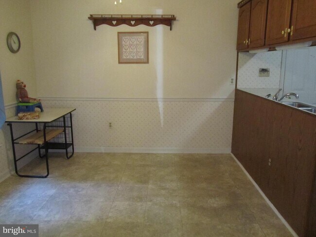 Building Photo - 58 Ashlea Village