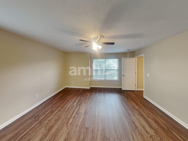 Building Photo - 111 Dreville Dr