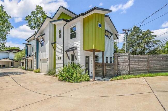 Primary Photo - 3507 Oak Springs Dr