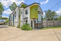 Building Photo - 3507 Oak Springs Dr
