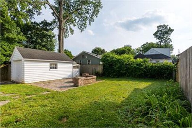 Building Photo - CHARMING HOME IN ST MATTHEWS FOR RENT