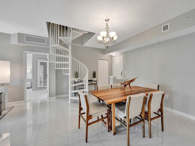 Building Photo - 225 NE 1st St