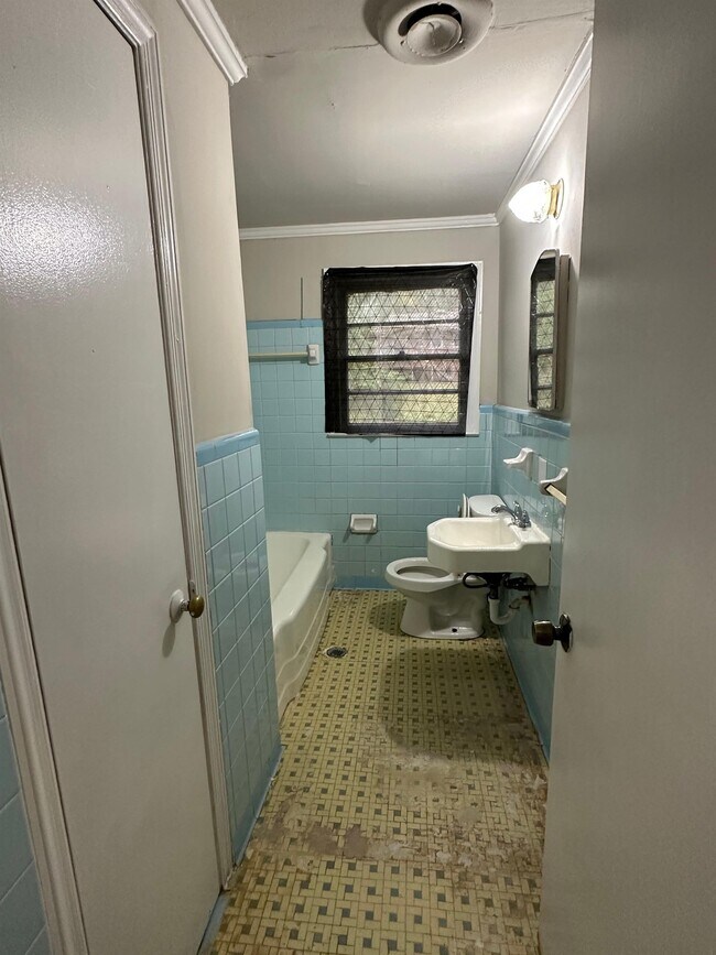 Building Photo - 2741 Coral Way