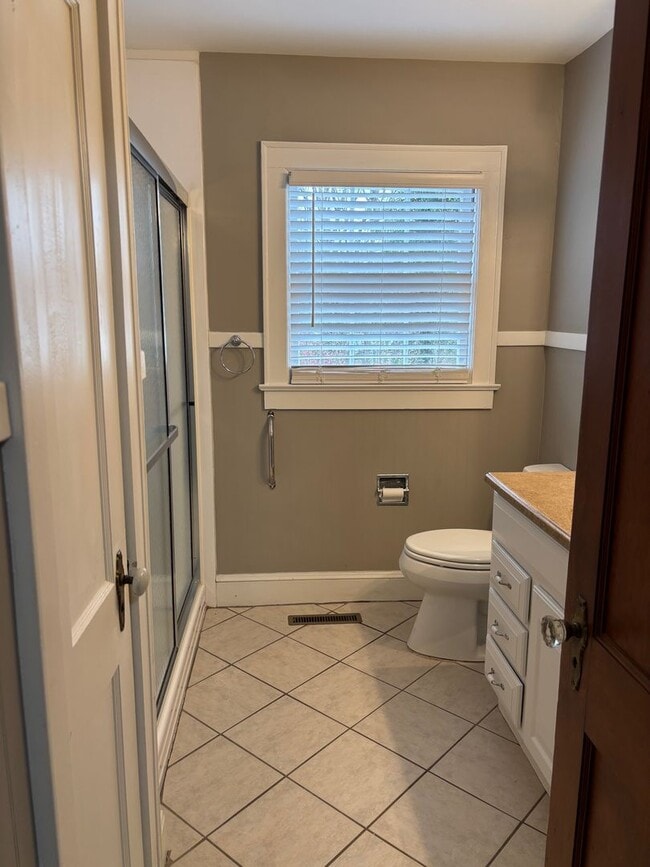 Building Photo - 3-4 bed, 2 bath with full basement in Asheboro