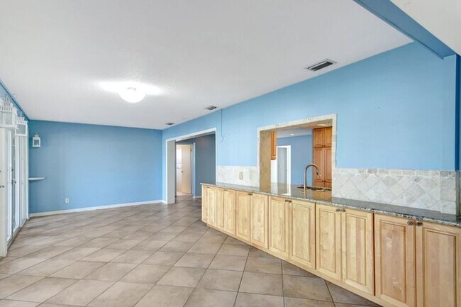 Building Photo - 1753 W Terrace Dr