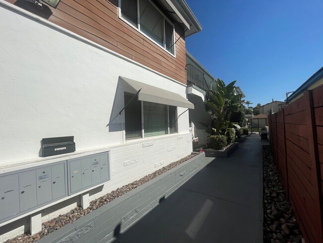 Building Photo - Talmadge 1 bedroom beauty!!  4459 1/2 52nd Street, San Diego CA 92115