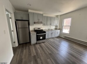 Building Photo - 76-78 Market Street Unit 1