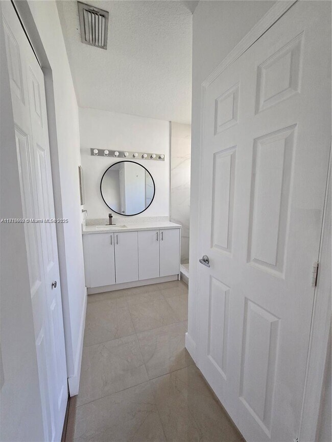 Building Photo - 129 Riverwalk Cir