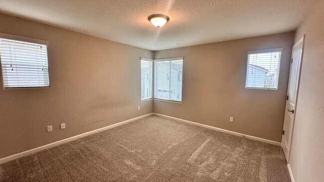 Building Photo - ***JUST REDUCED & MOVE IN SPECIAL!!!*** 3 bedroom, 2 bathroom located in Beautiful Madera