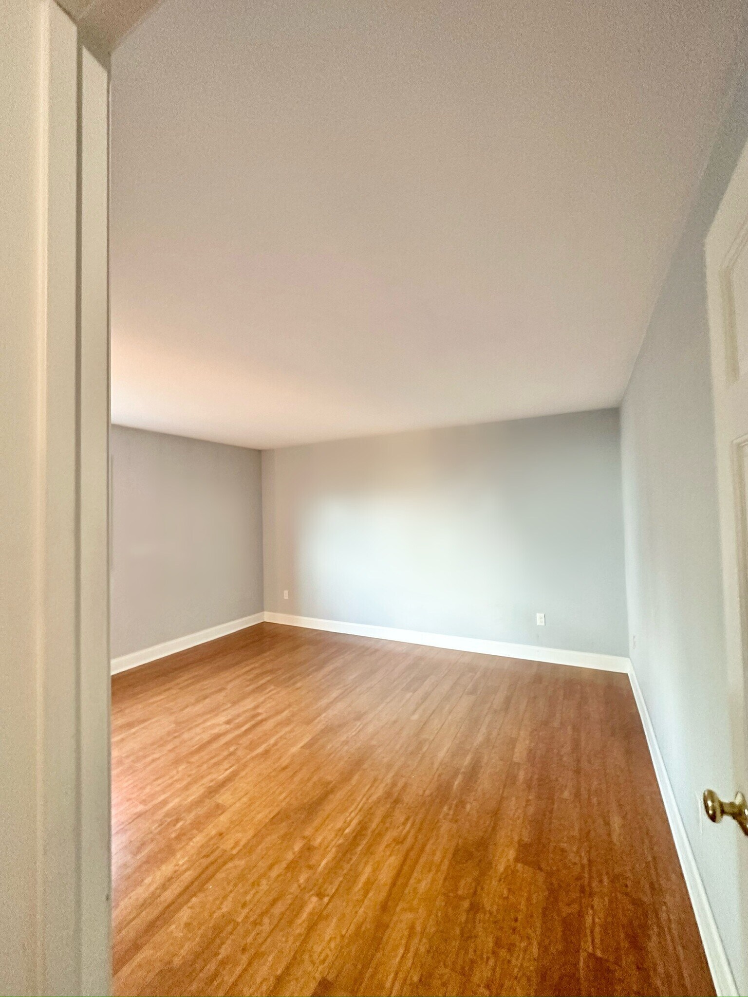 Master bedroom - 2572 14th Ave W