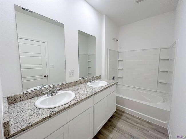 Building Photo - 4 Bedroom House NEAR LSU - Hunters Trace- ...