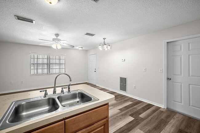 Building Photo - 517 Paulling Dr