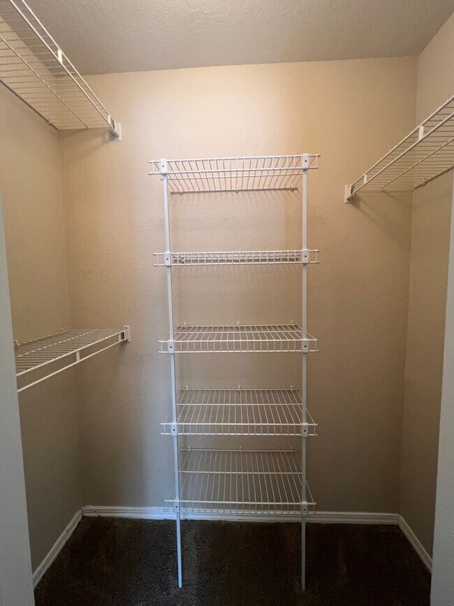 Building Photo - 2 BEDROOM 1 BATH CONDO REMODELED available...