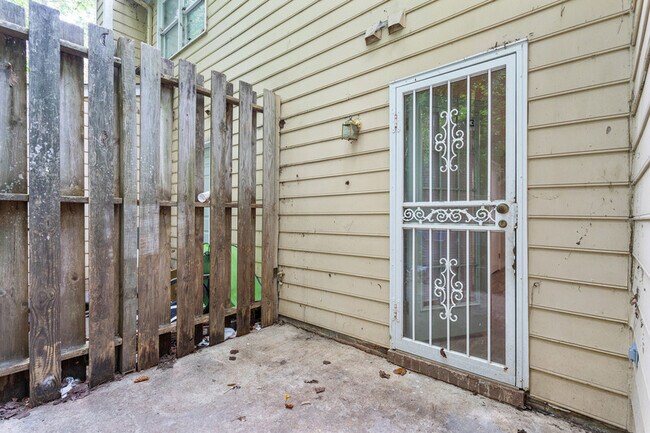 Building Photo - 839 Dalewood Dr