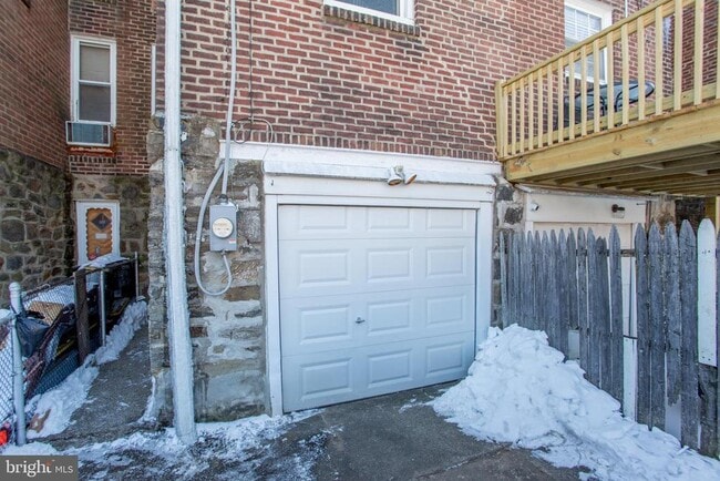 Building Photo - 6228 Erdrick St