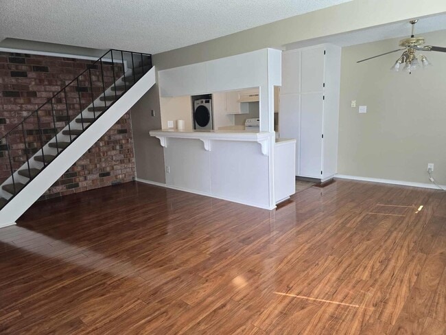 Building Photo - 2 Bedroom Smithridge Greens Condo