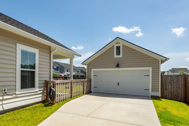 Building Photo - 214 Narrowleaf Ave