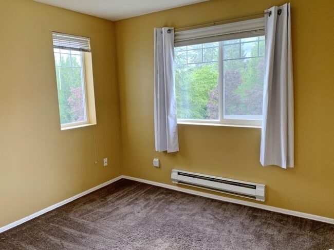 Building Photo - 18501 SE Newport Way