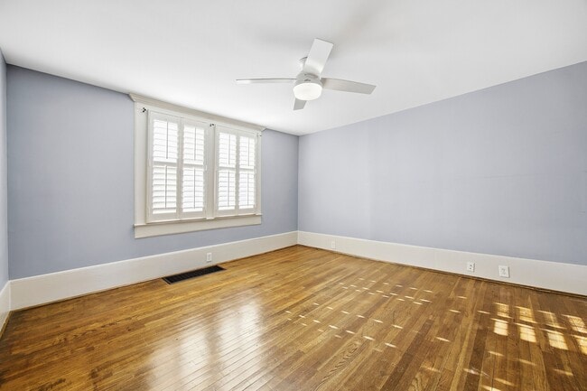 Building Photo - 209 W Shadburn Ave