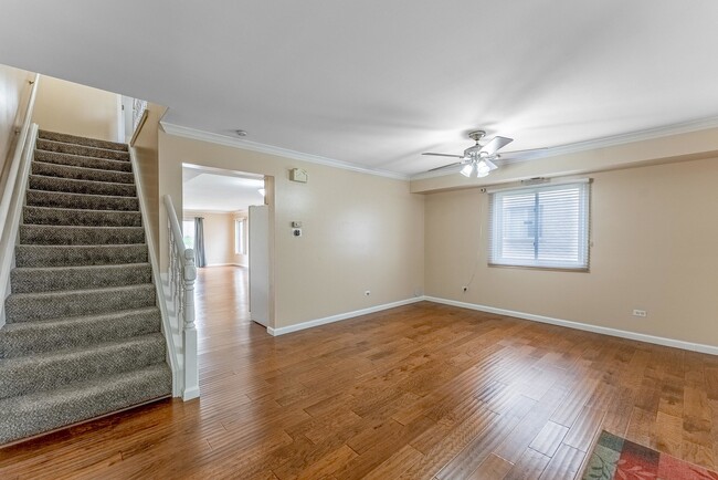 Building Photo - 305 Creekside Dr