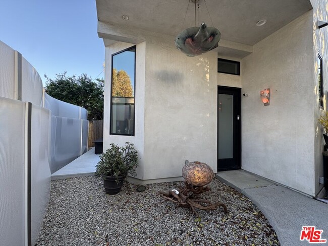 Building Photo - 7443 Midfield Ave