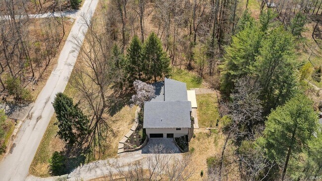 Building Photo - 4620 S Woodbine Dr