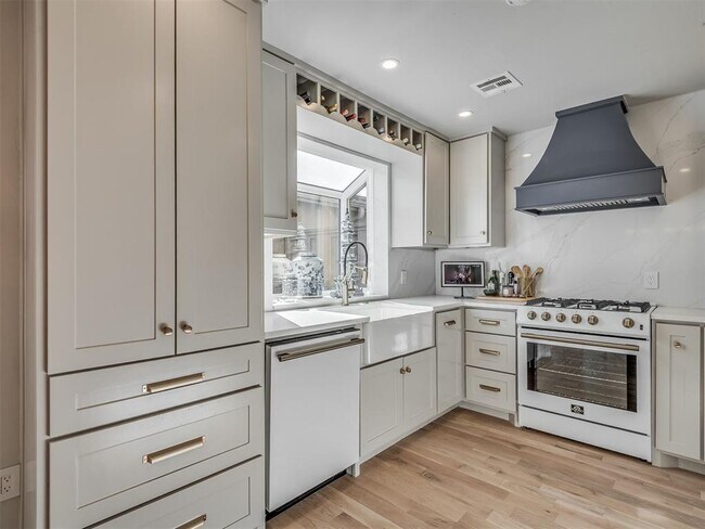 Building Photo - 6500 N Grand Blvd