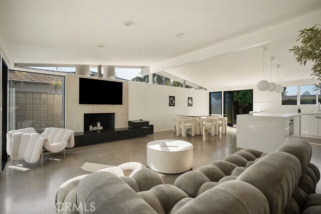 Building Photo - 2015 Irvine Ave