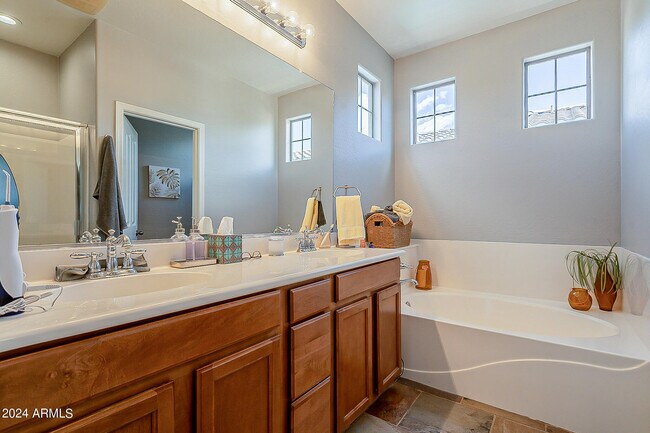 Building Photo - 21124 W Prospector Way