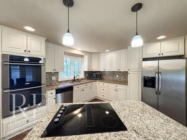 Building Photo - Bright & Spacious Split-Level Home with Gourmet Kitchen, Skylight & Expansive Yard