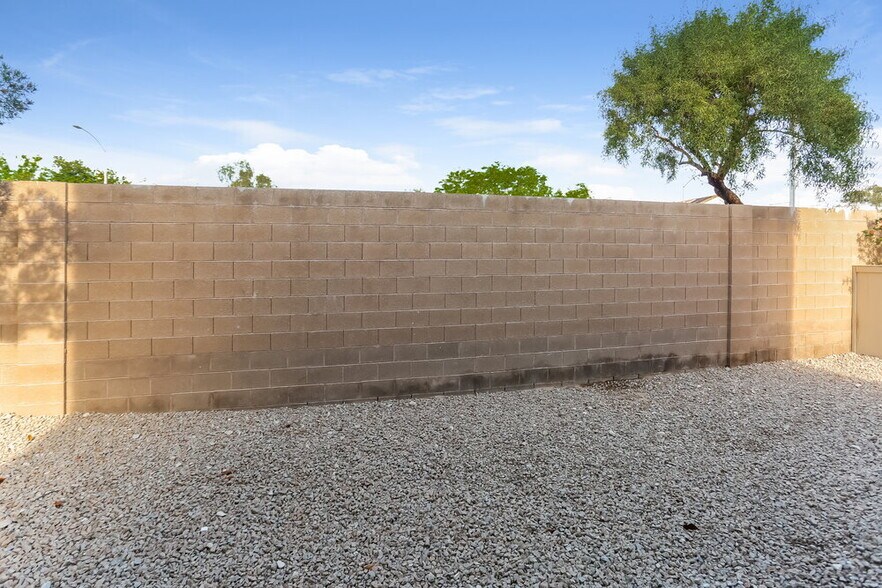 Building Photo - 8029 N Quilted Bear St