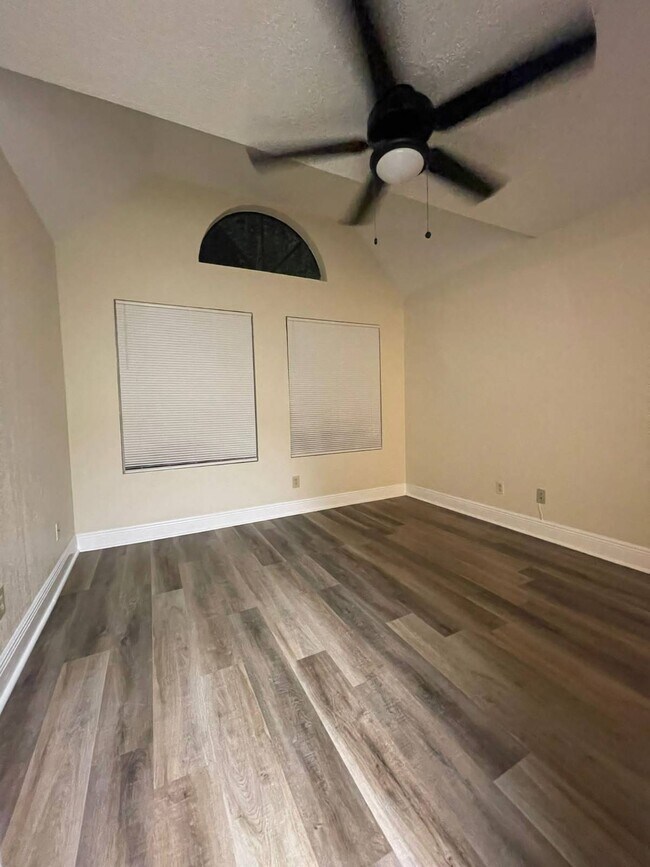 Building Photo - 420 Forestway Cir