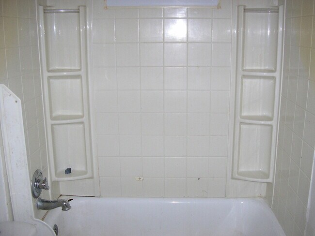 Building Photo - 910 Avery Ct