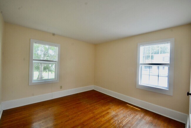 Building Photo - This one is Perfect!! It's a 2 Bedroom Single-Family Home with a Garage in Smyrna