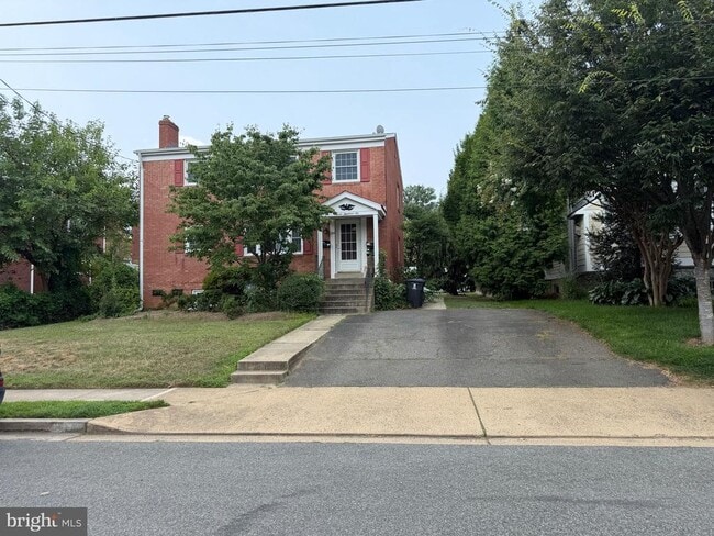 Building Photo - 706 N Cleveland St