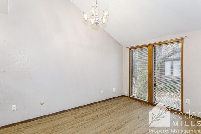 Building Photo - UPDATED 2 bedroom condo near Maize and Pawnee