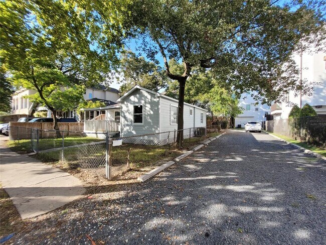 Building Photo - 4302 Dickson St