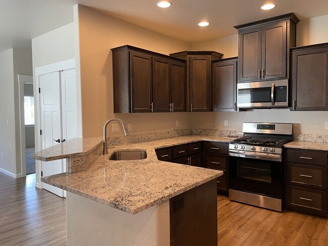 Building Photo - ****HALF OFF FIRST MONTH"S RENT*****Beautiful Two Story 3 Bedroom 2.5 Bath Townhome