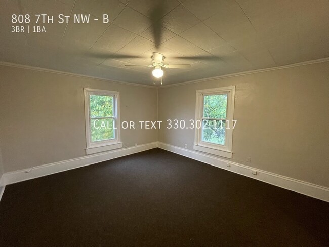 Building Photo - Three bedroom one bathroom second level ap...