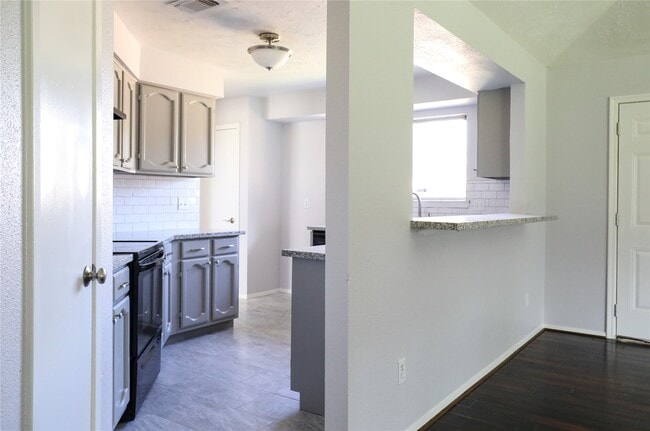 Building Photo - 2703 Heritage Colony Dr