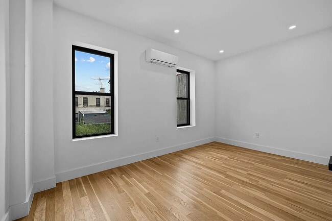 Building Photo - 371 Grant Ave