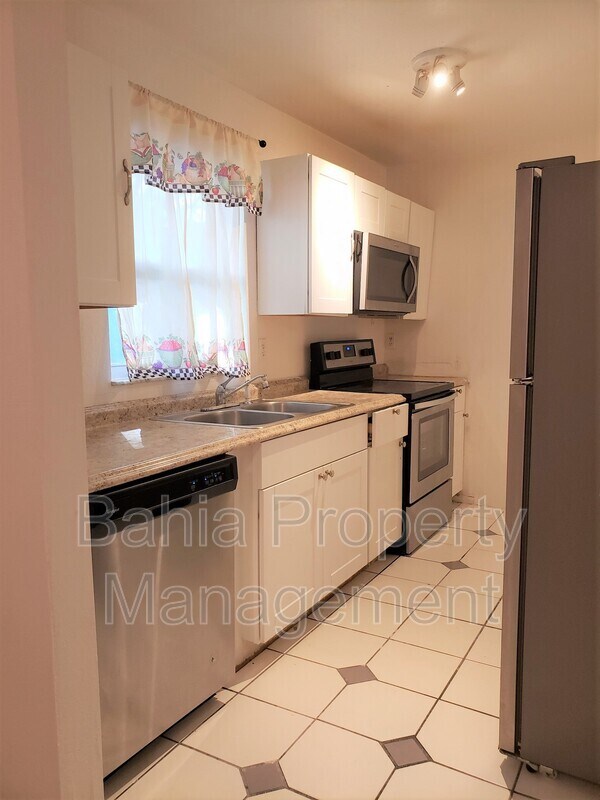 Building Photo - 4654 Alhama St