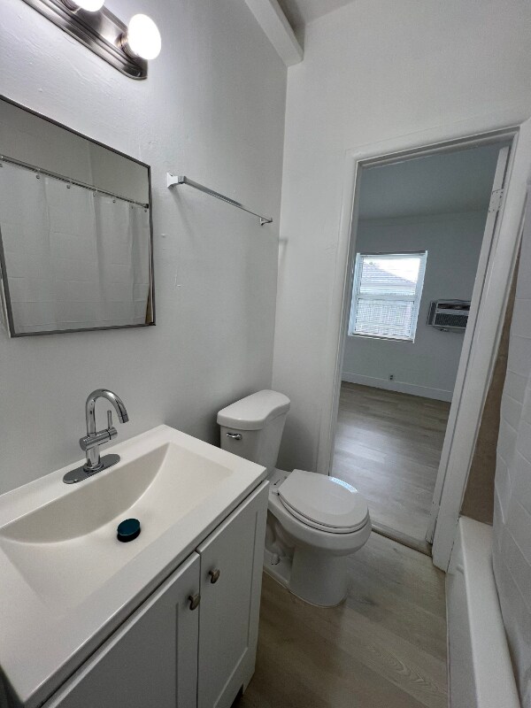 Building Photo - 320 NE 13th Ave