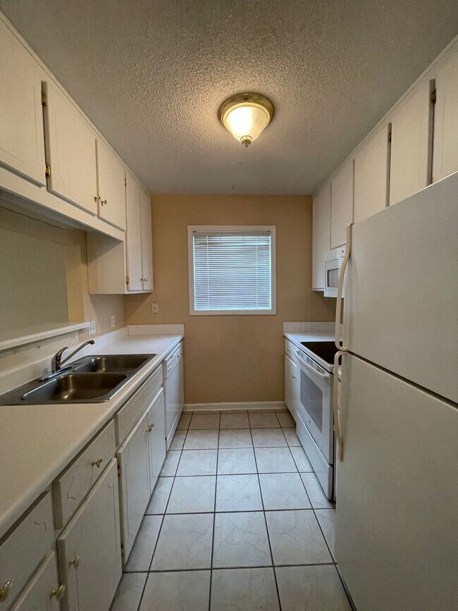 Building Photo - 135 S Spring View Dr