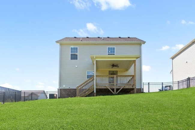 Building Photo - 3 Bedroom 2 1/2 Bath Pet Friendly Home For Rent!