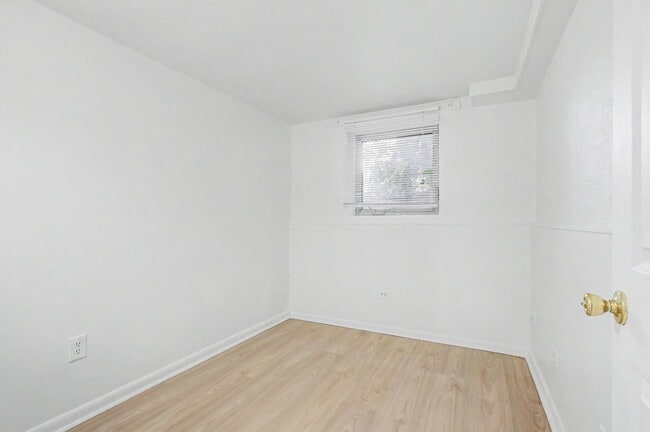 Building Photo - 5938 E 14th Ave